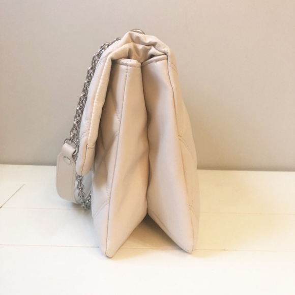 ✨️H&M WHITE QUILTED CROSSBODY FLAP BAG ✨️WHITE WITH SILVER ✨️ LIKE NEW - Picture 4 of 9